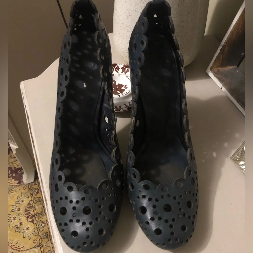 Tory Burch Verity Laser Cut Navy Blue Leather Pump 10.5